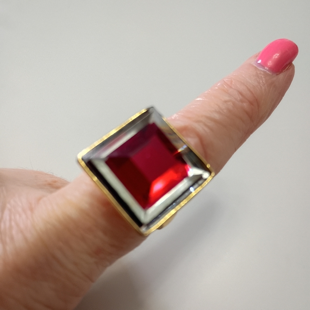 Guess Ring Signed Gold Tone Size 7